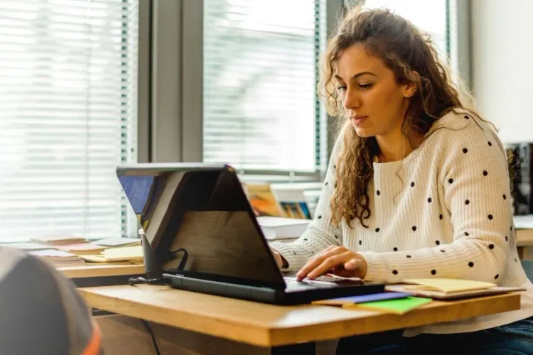 The Rise of Microlearning: Bite-Sized Lessons for Big Impact